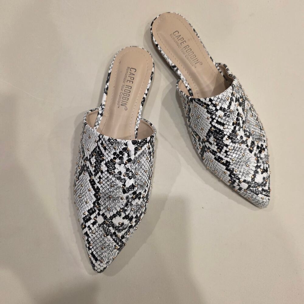 Cape Robbin snakeskin print‎ pointed toe, studded mules sz 7.5